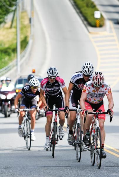 The breakaway with Brad Huff (Jelly Belly's) in front