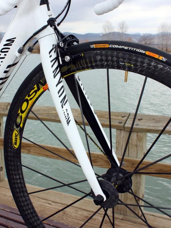 Aero, schmero - the blades on the accompanying OneOneFour fork are big and broad, making for wonderfully predictable and precise handling