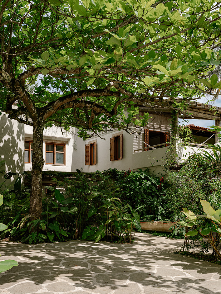 green work by work by Rodrigo Oliviera landscape architect against modern buildings