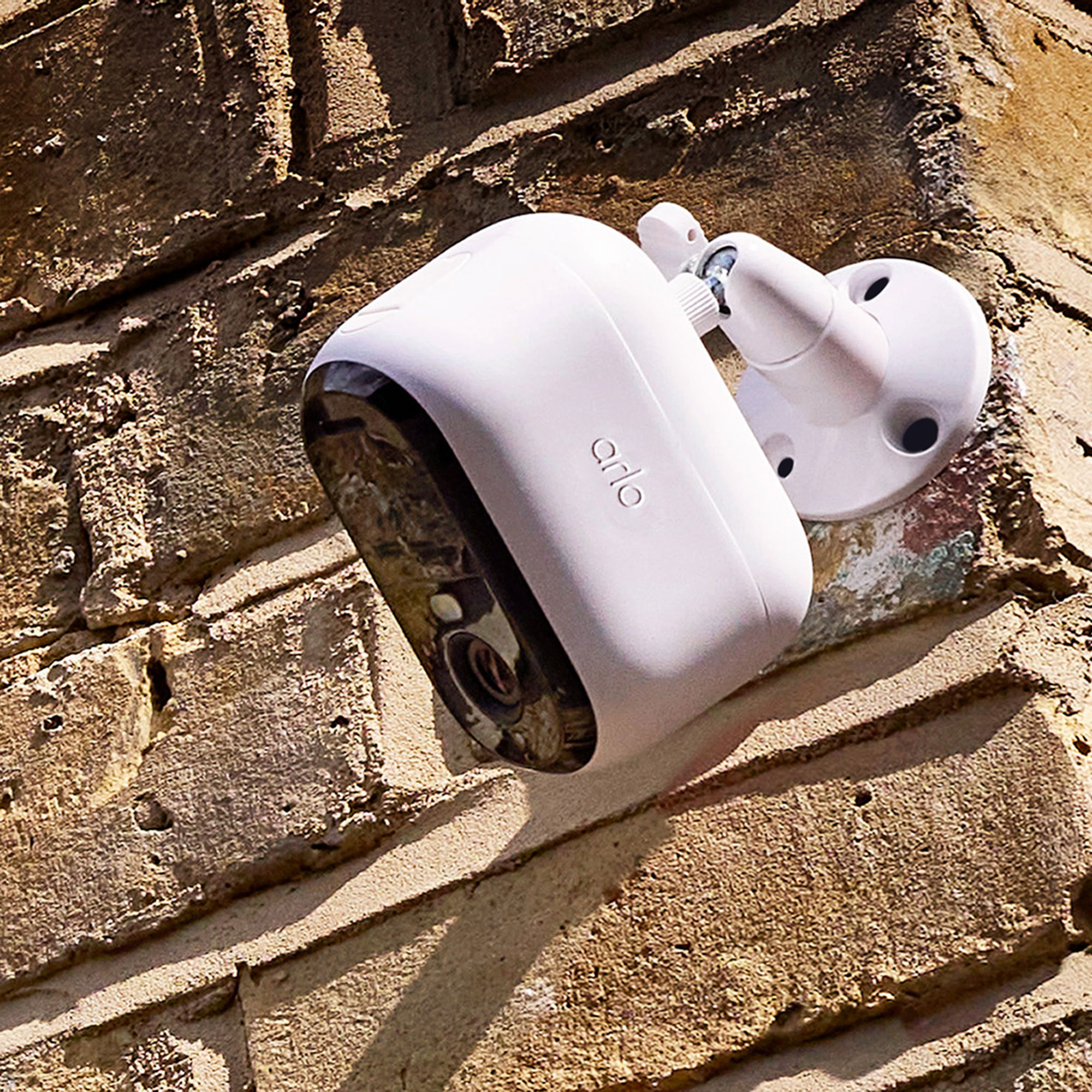 EE Arlo outdoor security camera