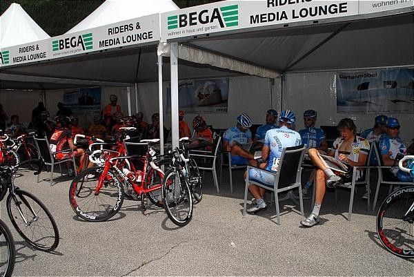Riders relaxed at the start.