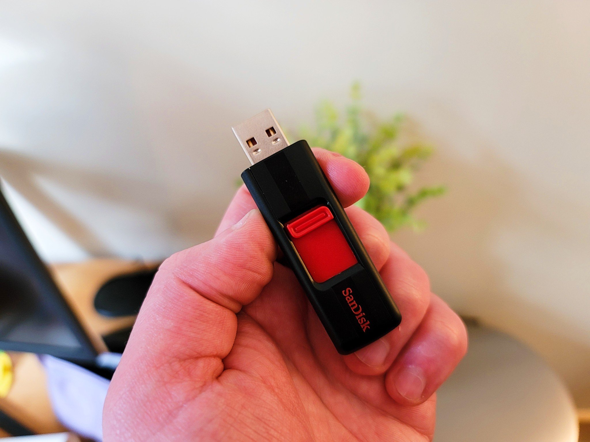 SanDisk Cruzer USB review: Slow speeds this reliable drive a no-go for most | Windows Central