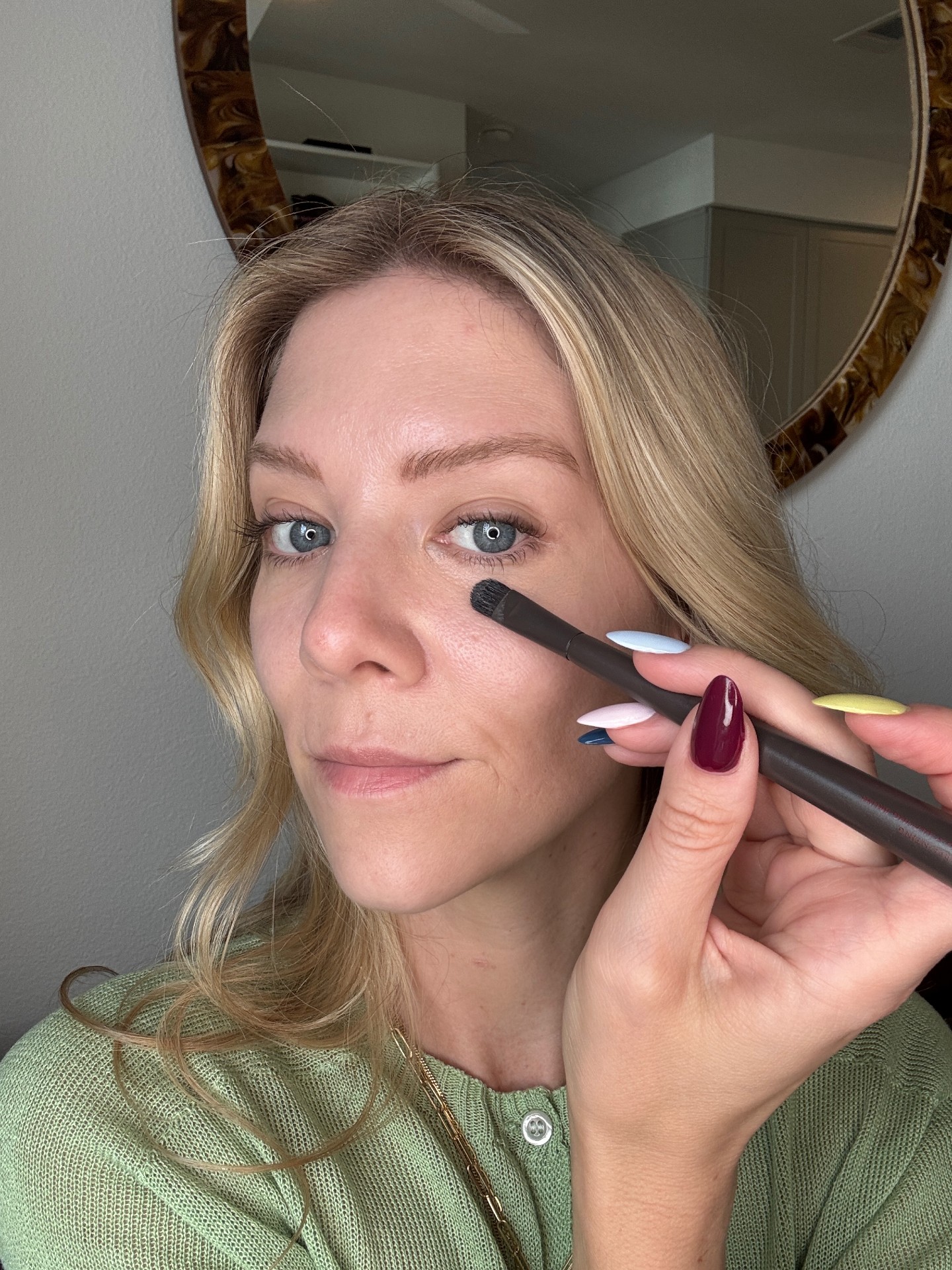 Brianna Peters tests m.ph beauty underpainting palette.