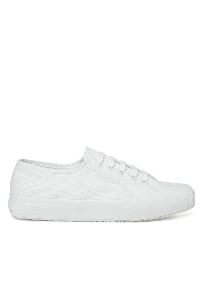 An image of the Superga 2750 cotu classic trainer, one of the best summer trainers. 