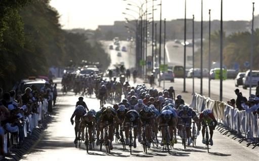 The sprinters battle the headwind on the way to the stage 5 finish