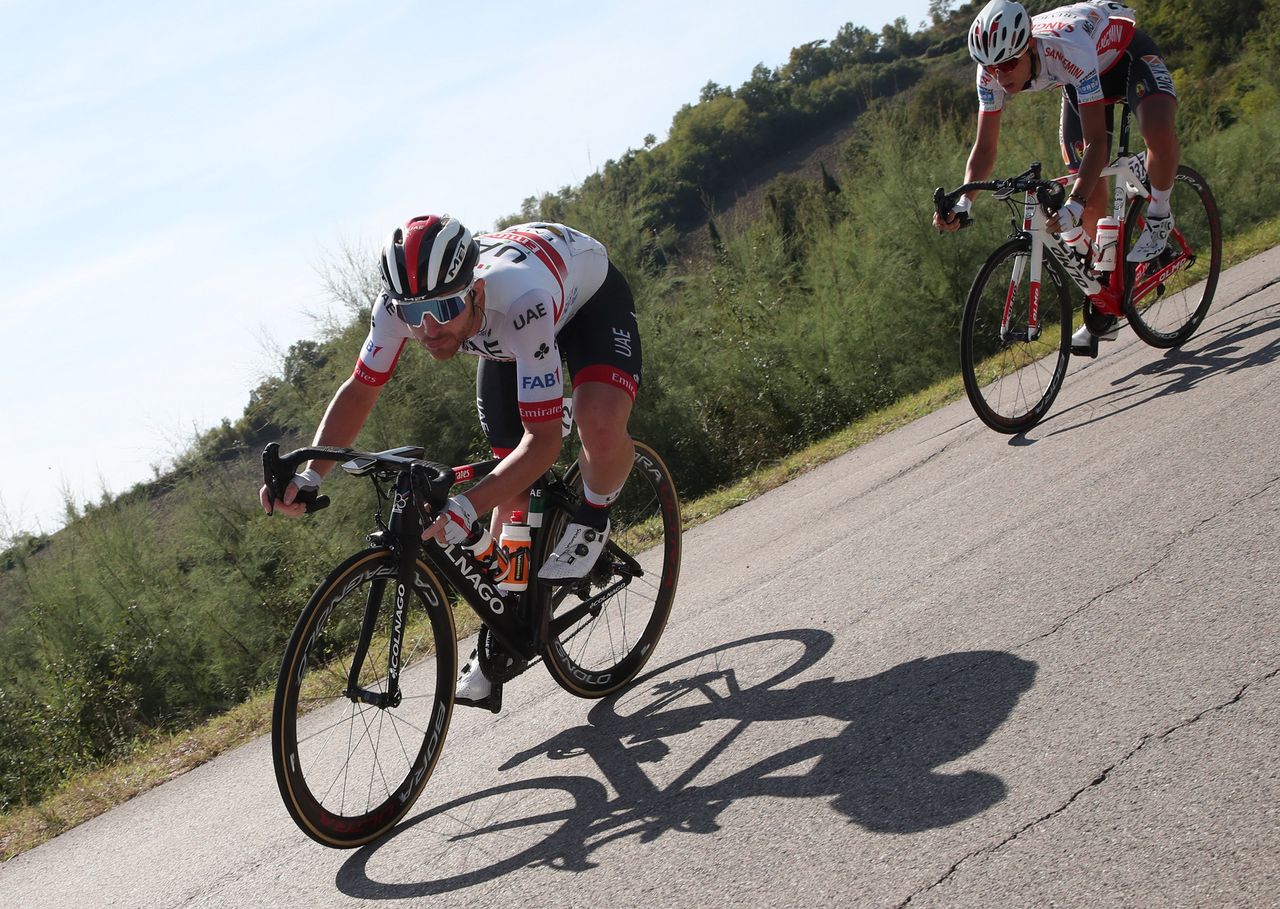 Simone Consonni (UAE Team Emirates) heading downhill