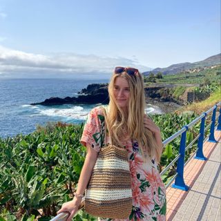 Magdalena Fraj in the sun with the ocean in the background