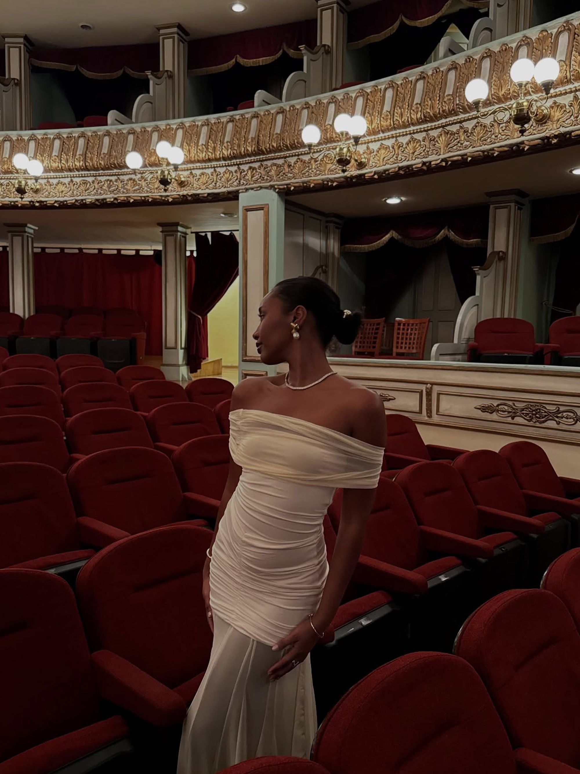 Rayan Xasan wears her hair in an elegant bun while attending the opera.