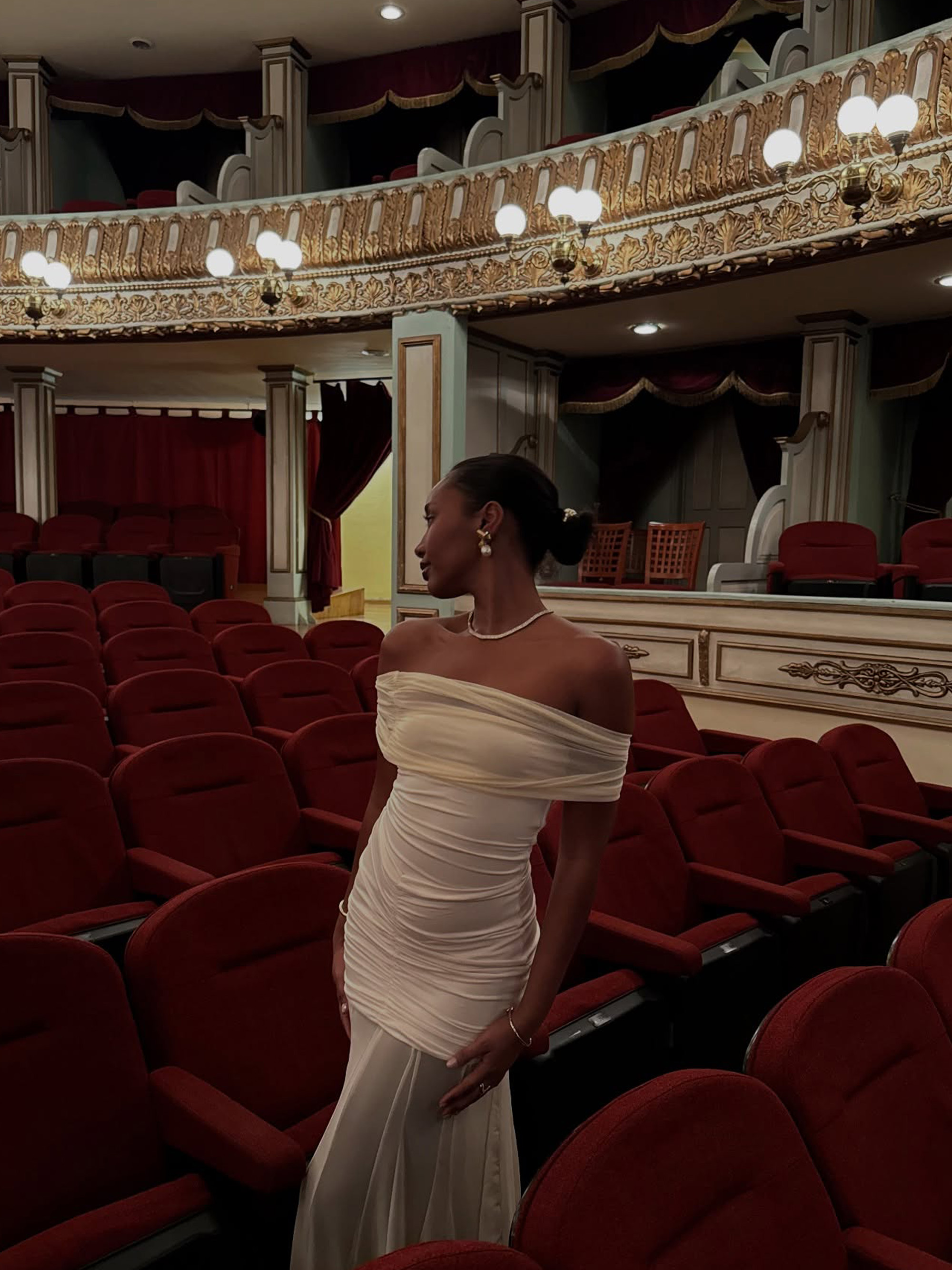 Rayan Xasan wears her hair in an elegant bun while attending the opera.