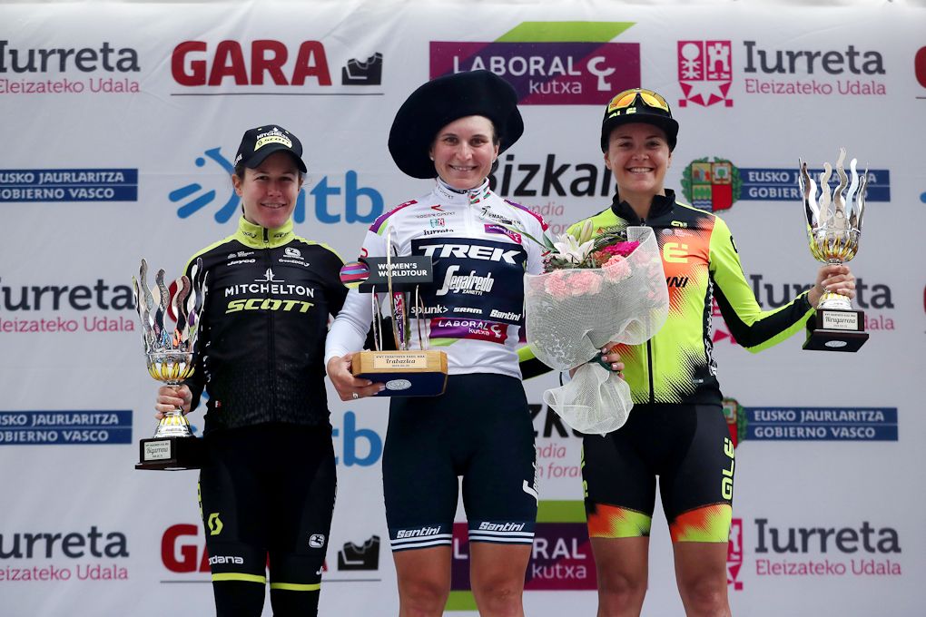 Amanda Spratt, Elisa Longo Borghini and Soraya Paladin on the final Emakumeen Bira podium