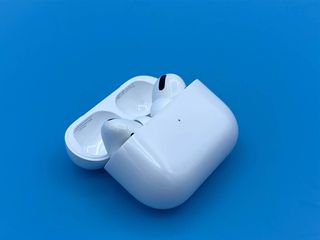 Air Pods Pro open