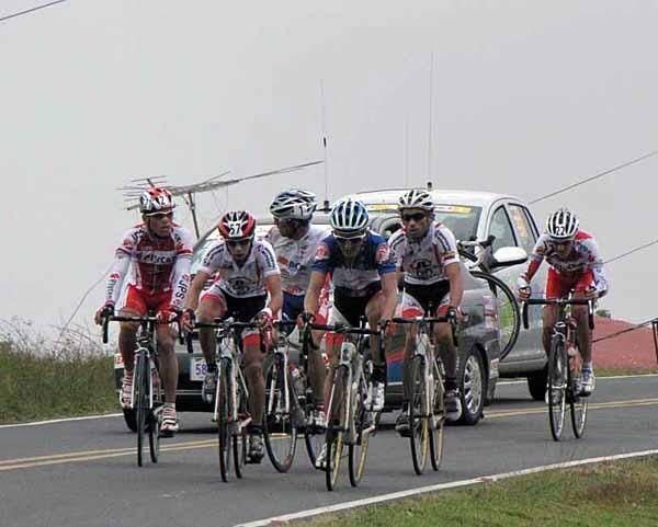 Colombian rider Nicolas Castro (Greatwall-Indeportes Antioquia) leads as the break heads through Alto Villegas.