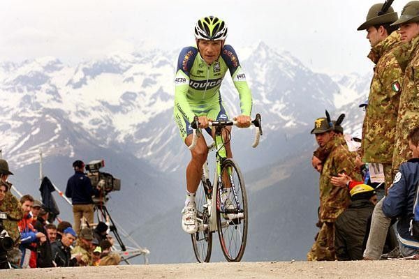 Vladimir Miholjevic (Liquigas) made use of the whole road as he zig-zagged up the climb.