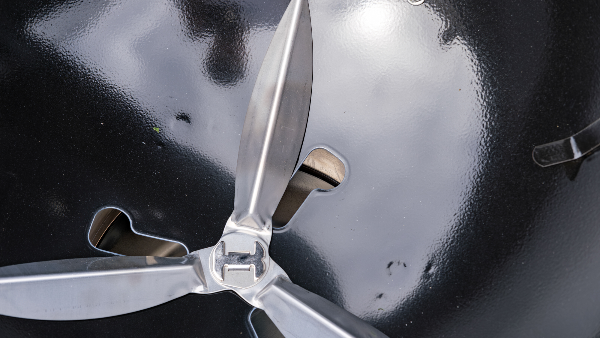 The Weber Master-Touch One-Touch cleaning system