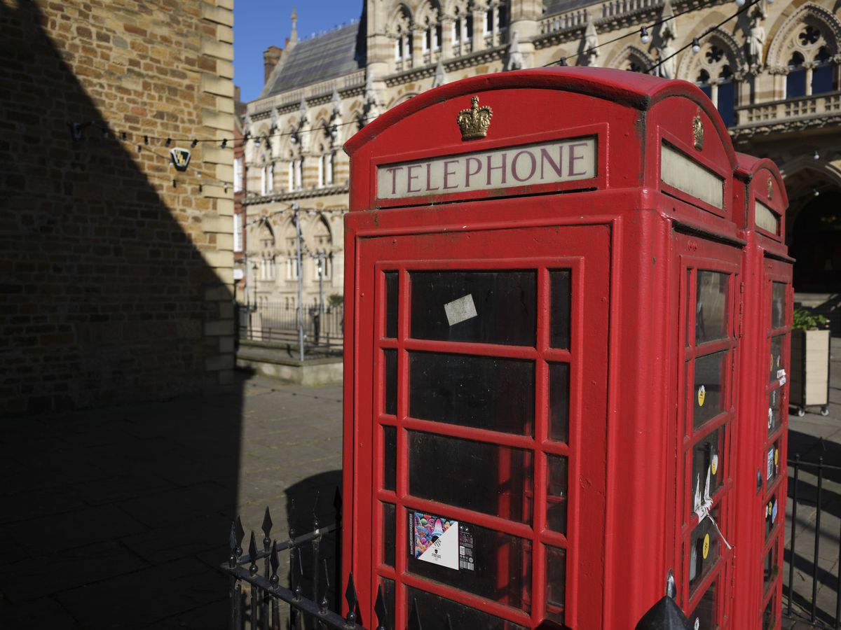 Fujifilm GFX100 RF sample images &ndash; red telephone box