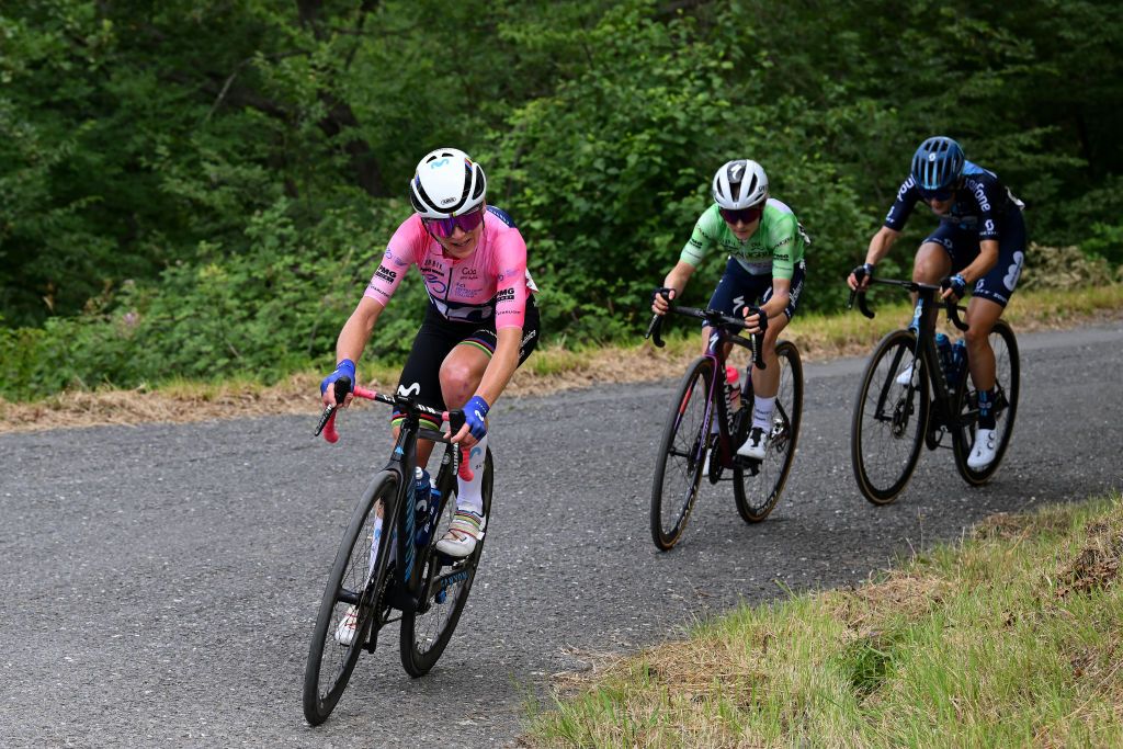 ALASSIO ITALY JULY 06 LR Annemiek Van Vleuten of The Netherlands and Movistar Team Pink Leader Jersey Niamh FisherBlack of New Zealand and Team SD Worx Green Mountain Jersey and Juliette Labous of France and Team DSMFirmenich compete in the breakaway during the 34th Giro dItalia Donne 2023 Stage 7 a 1091km stage from Albenga to Alassio Santuario della Guardia 551m UCIWWT on July 06 2023 in Alassio Italy Photo by Dario BelingheriGetty Images