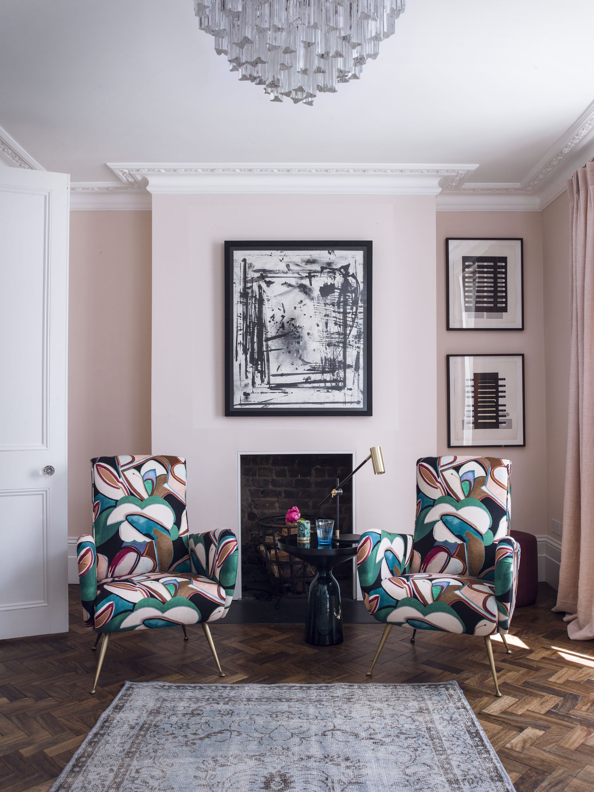 Living room seating ideas with colorful chairs