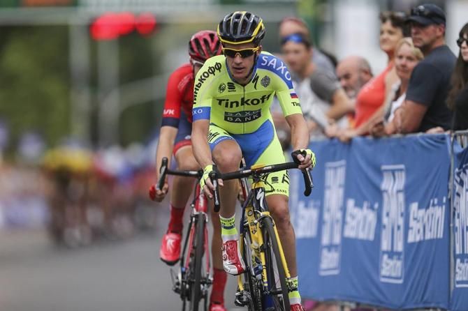 Michael Rogers goes for the win with 2 laps to go