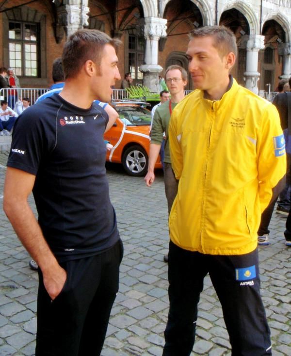 Yaroslav Popovych (RadioShack) and Maxim Iglinksy (Astana) chat outside the team presentation
