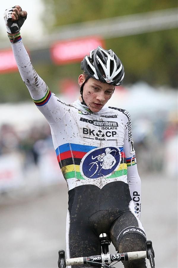 Van der Poel faster than Elite riders in Koksijde World
