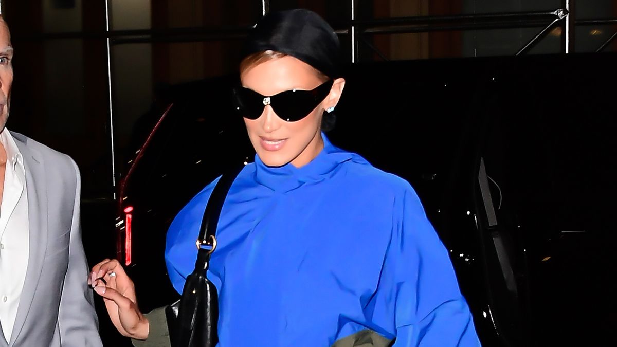 Bella Hadid Made This Winter Basic Look So Rich By Wearing It With This It 2026 Shoe Trend