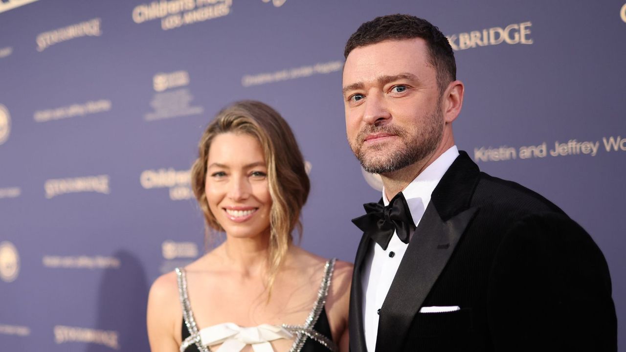 jessica biel and justin timberlake mid-century modern kitchen