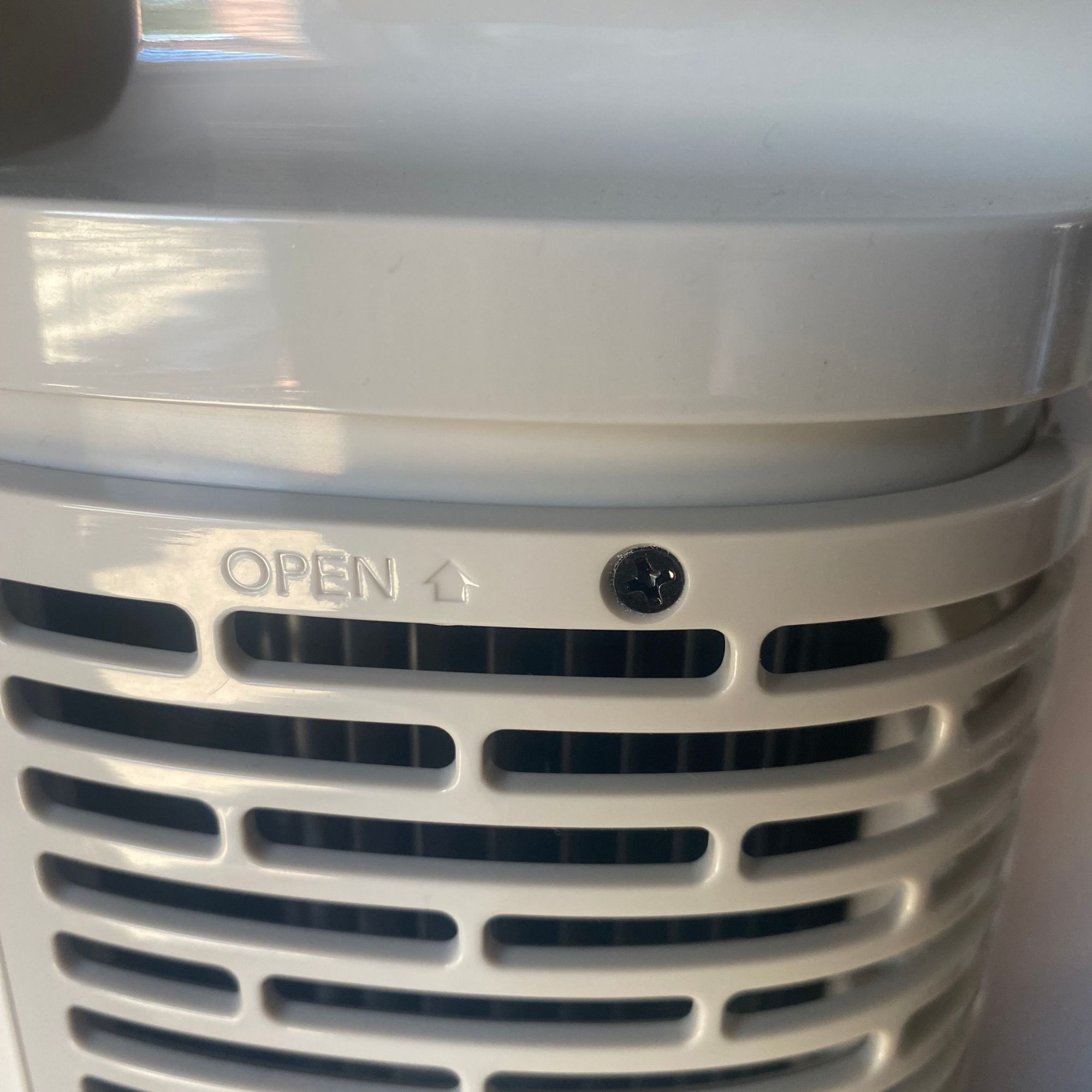 Close up of the screw to remove the rear grill of the Meaco Sefte Tower Fan