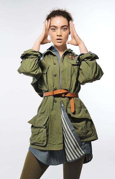Collar, Sleeve, Human body, Shoulder, Khaki, Shirt, Textile, Standing, Joint, Dress shirt,