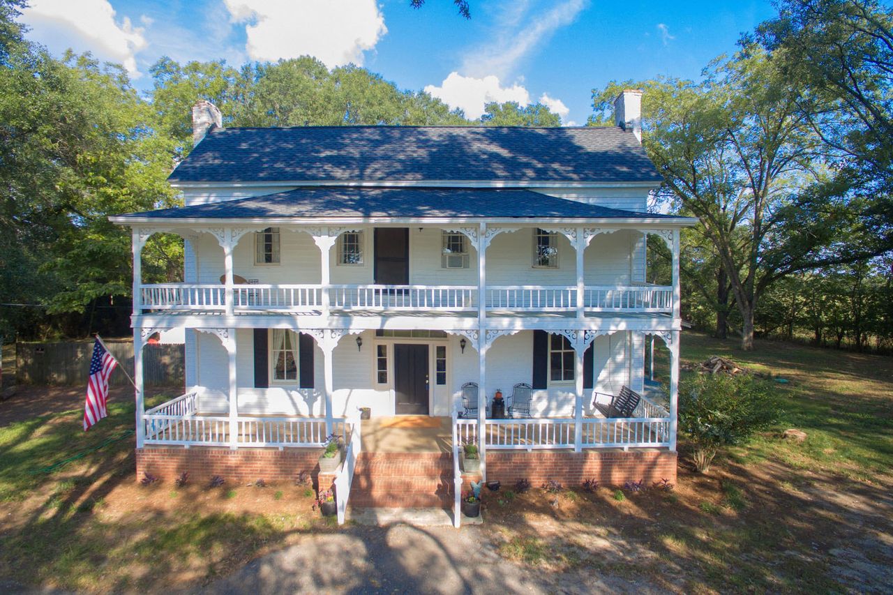 These beautiful farmhouses will make you want to move.