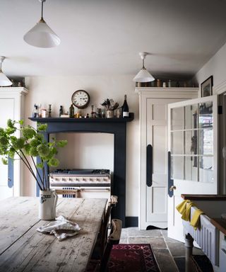 White kitchen with dark blue woodwork