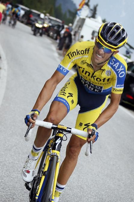 Contador jumps ahead of Froome on the final climb and moves into the race lead