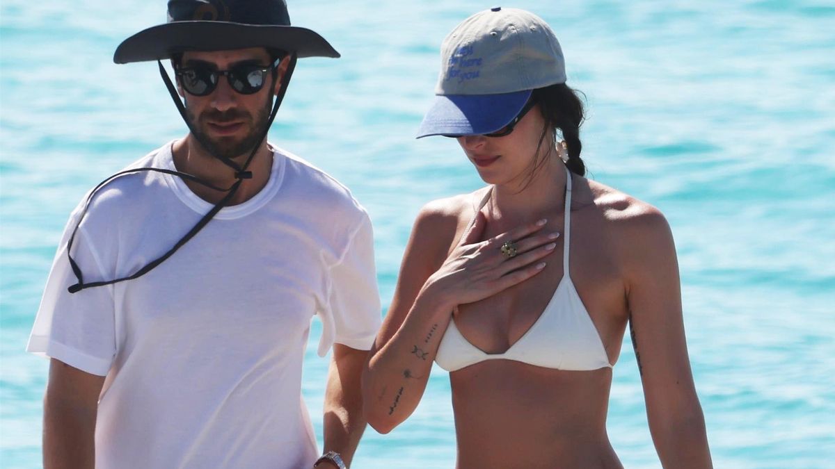 Flip-Flop Fatigue? Fashion People in Ibiza Are Wearing Bikinis and Skirts With This Flat Shoe Trend Instead