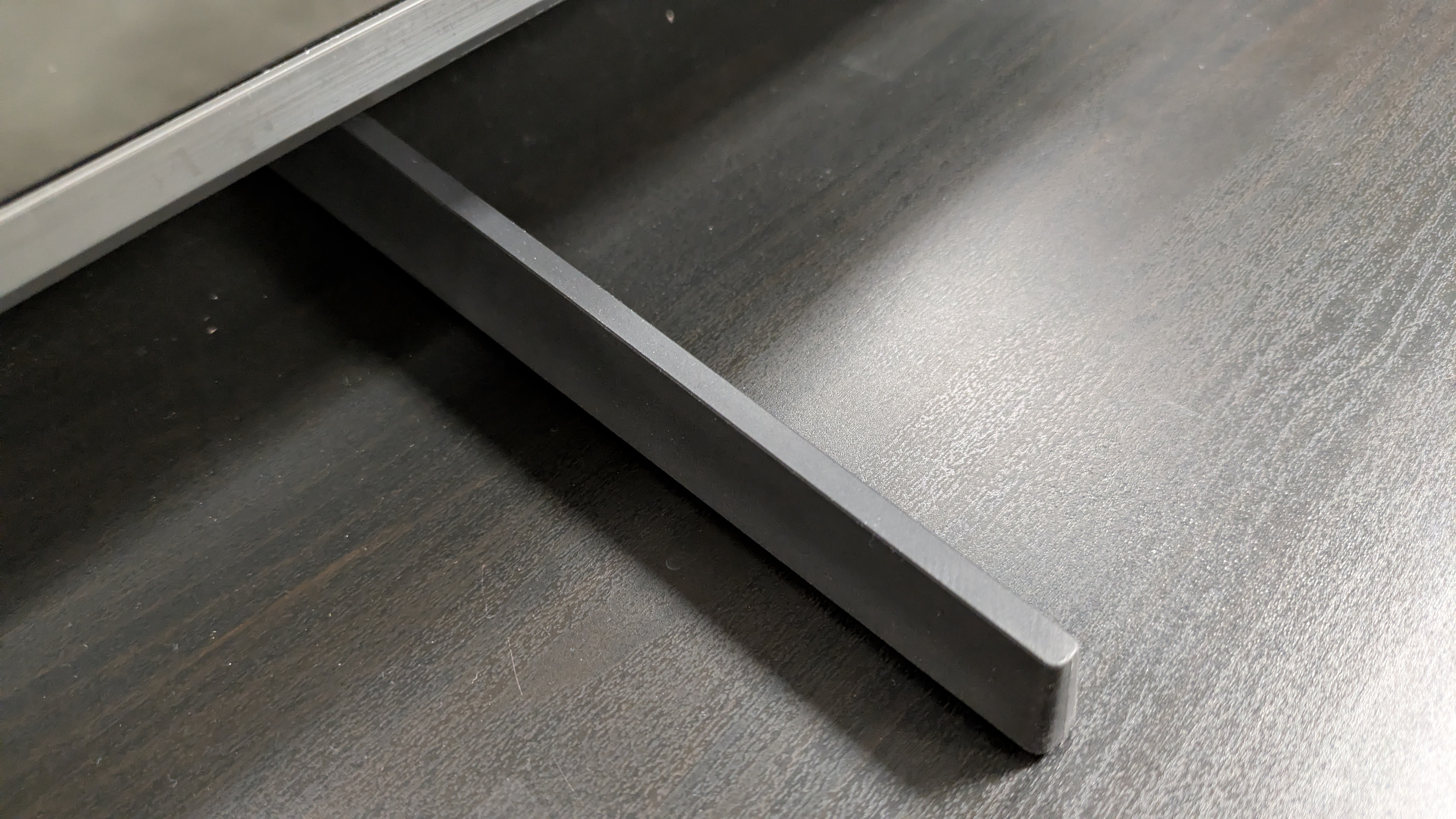 Samsung Q8F foot up close