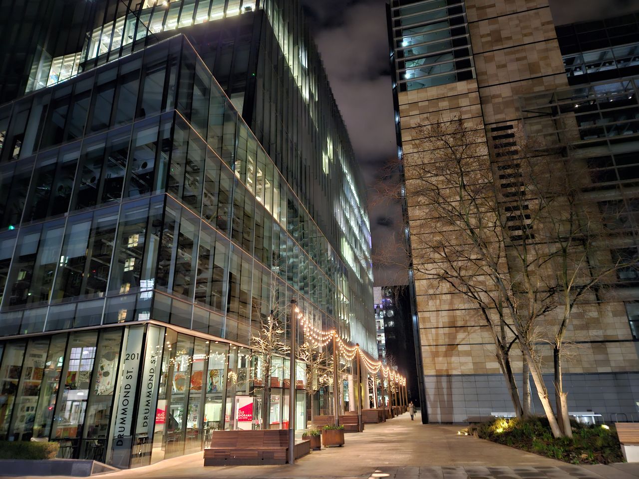 Image of London street at night taken using a Samsung Galaxy S23 Plus