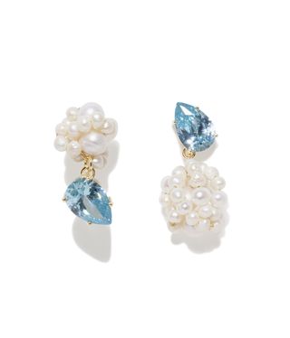 Pearl earrings with blue diamond