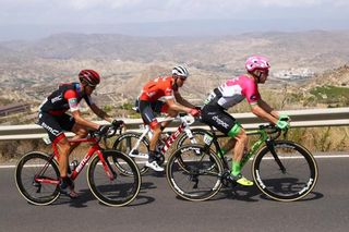 Simon Clarke leads Mollema and De Marchi