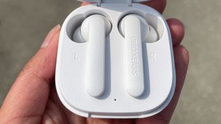 Urbanears Alby in white in their charging case