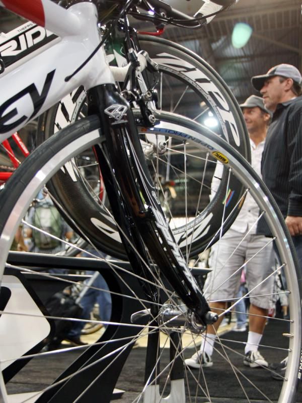 The Ridley Cheetah gets the drag-reducing R-Flow Jetfoil fork design.