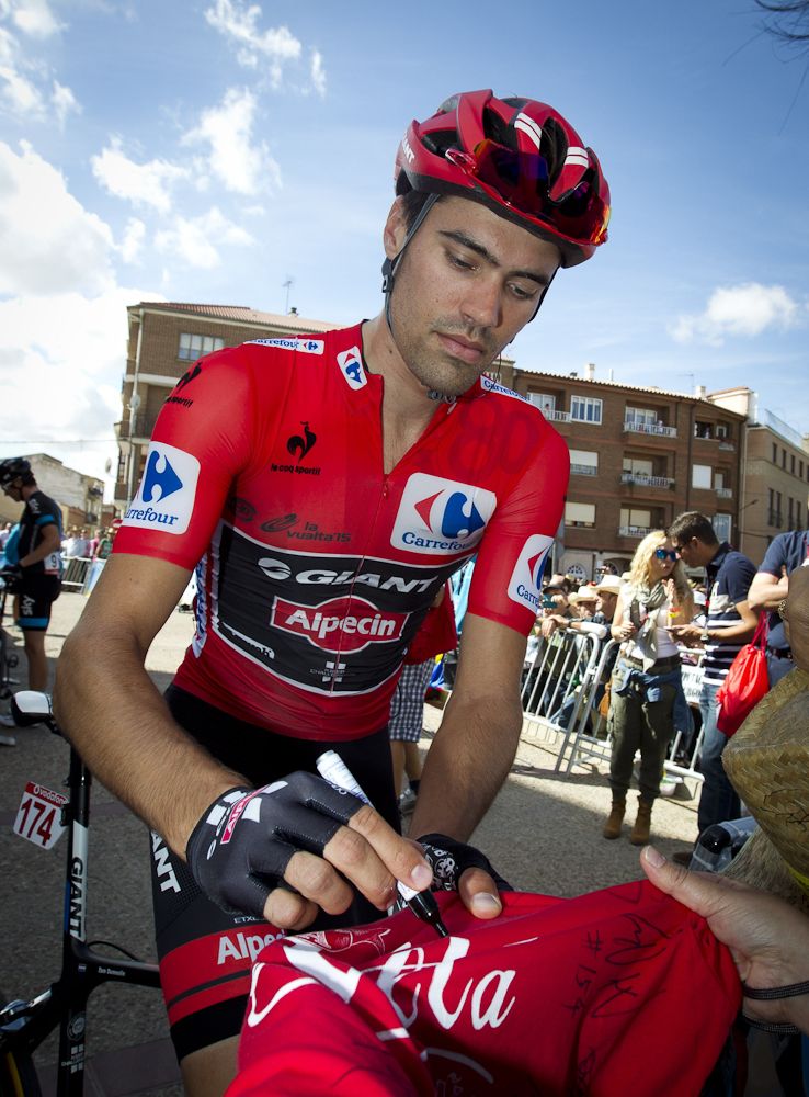 Vuelta Race leader Tom Dumoulin signs and autograph before the start of stage 18.