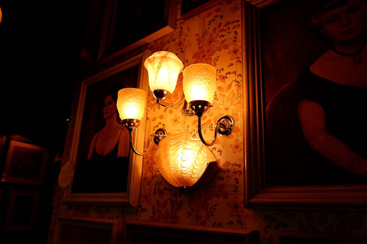 The X-A5 was left on auto white balance throughout our testing, and always seemed to pick the right colour rendition for every scene. Here, it&rsquo;s kept the wonderful warm glow of the lamps