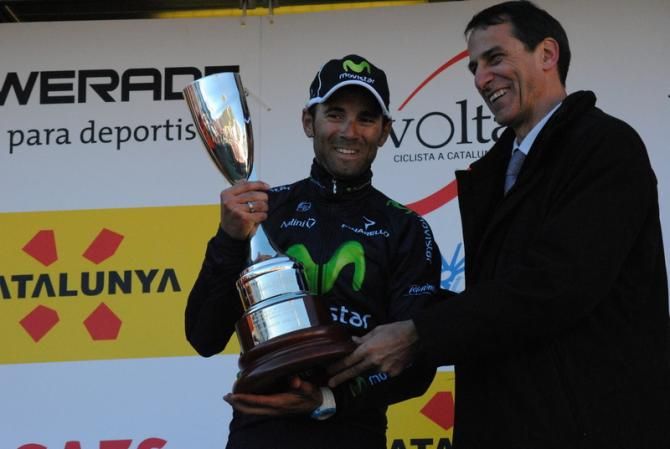 Alejandro Valverde with the leader's trophy
