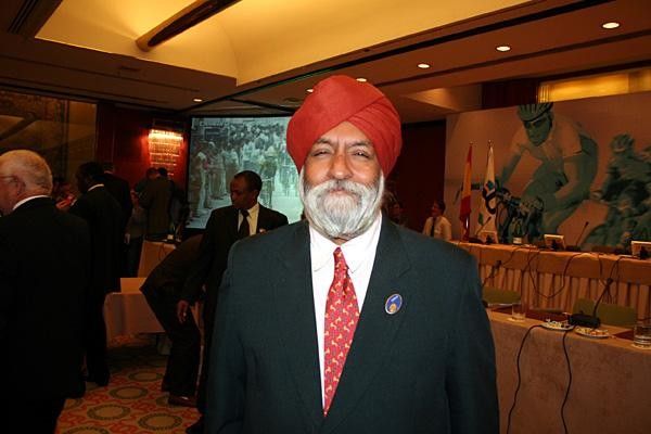 Malaysian Darshan Singh Gill announced his retirement from international cycling management in the wake of the UCI elections today