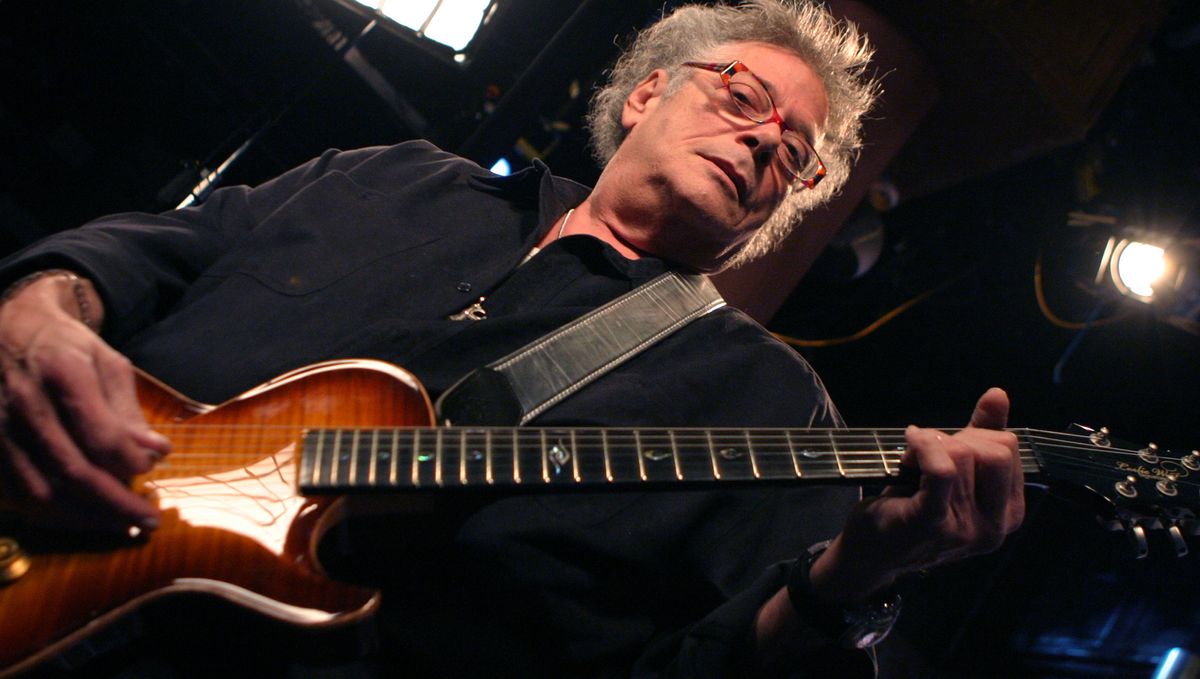 Leslie West performs in New York City in 2006