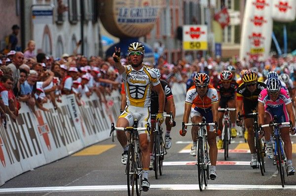 Two stages for Mark Cavendish (Columbia-Highroad) who once again beat Oscar Freire in the sprint.