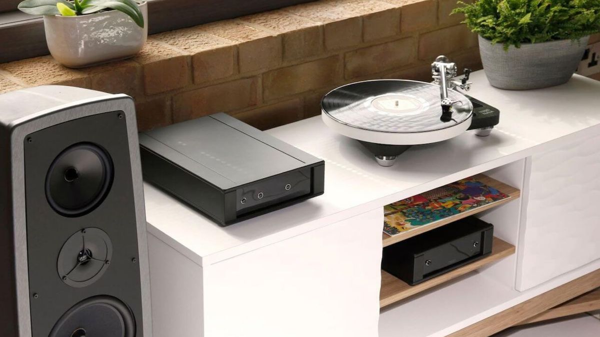 Rega Naia Turntable