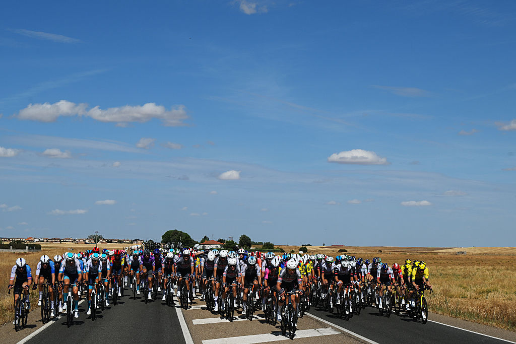 Vuelta a España stage 19 LIVE - Vingegaard earns bonus seconds on crosswind-affected day
