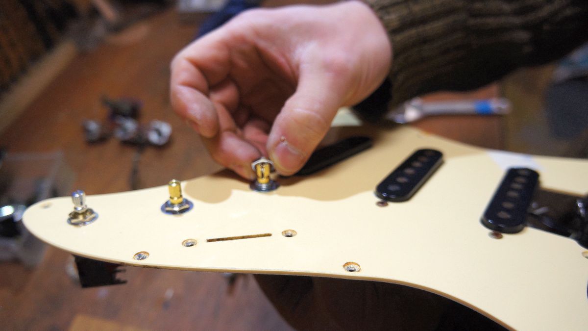 How to mod your Strat to sound like a Tele with a 7-way circuit