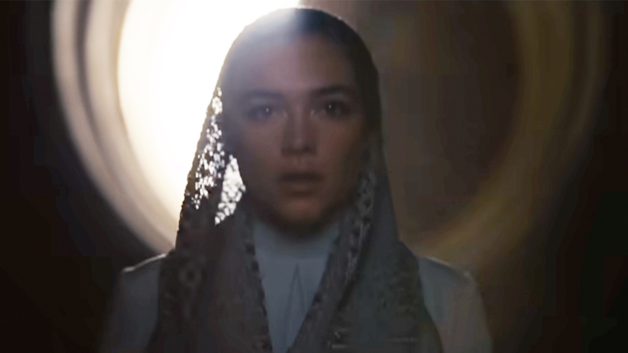 Florence Pugh with a light behind her in Dune part 3