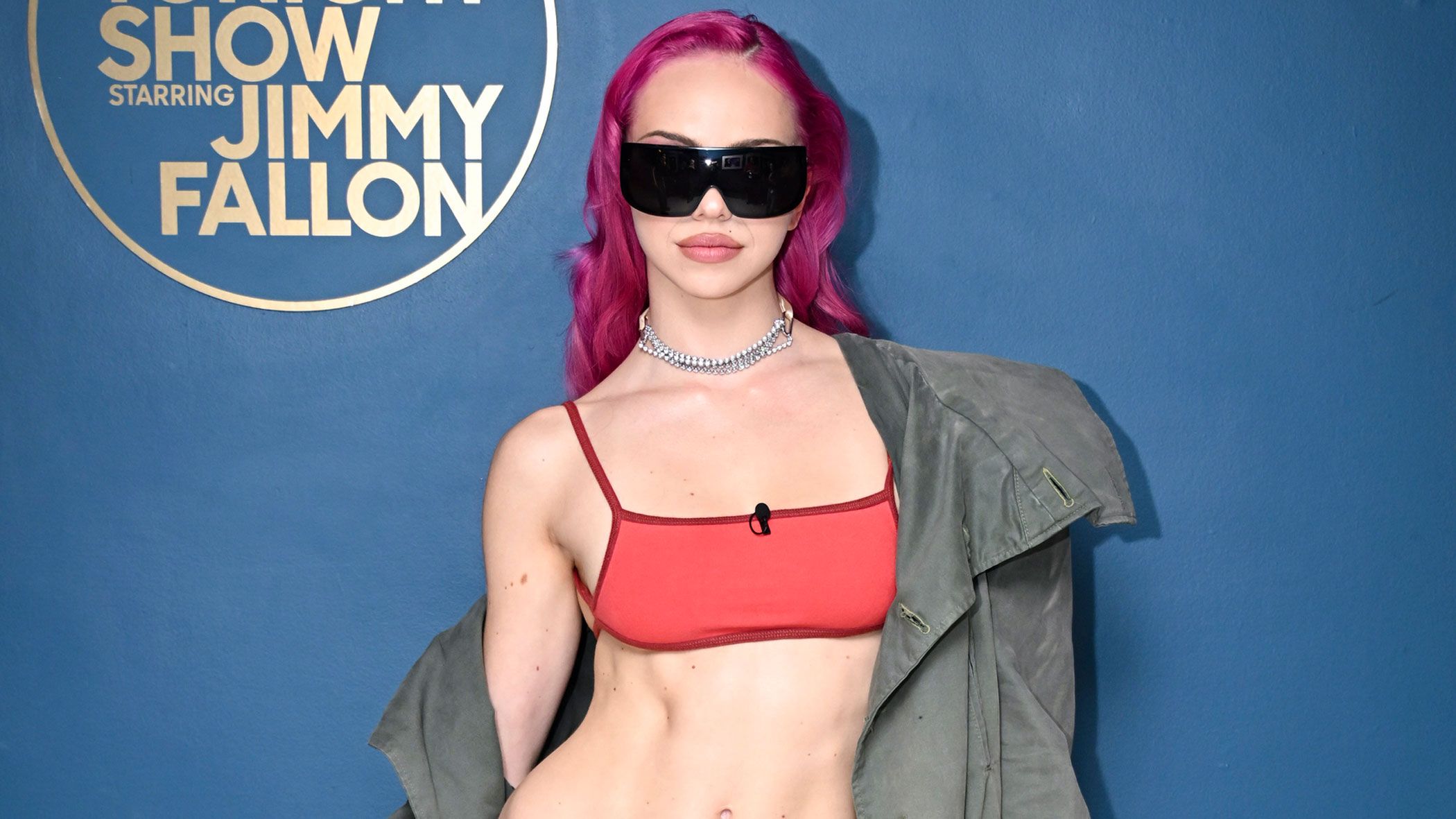 Non-Boring Pants Exist—This Is the Color Trend of Choice for Cool 20-Somethings Like Adéla