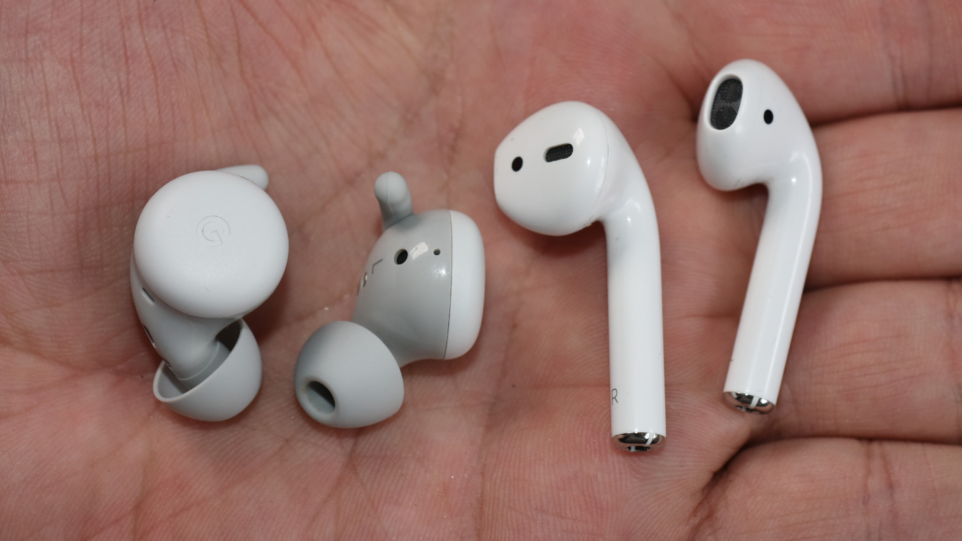 Comparaison De La Taille Des Pixel Buds Et Des Airpods